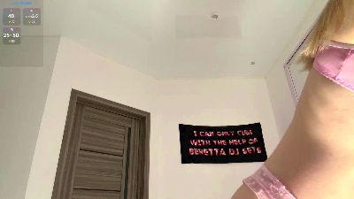 SilviaKinnion webcam cam4 model stream image