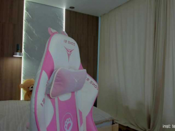 Naomimif webcam model stream image