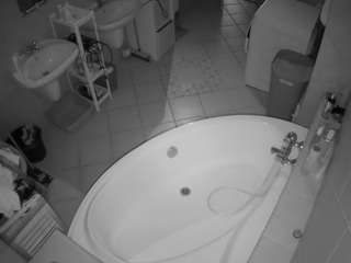voyeurcam-julmodels-bath-1st-1 webcam model stream image
