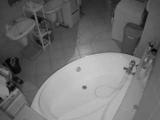 voyeurcam-julmodels-bath-1st-1 webcam model stream image