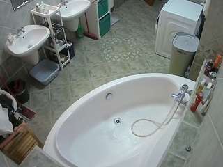 voyeurcam-julmodels-bath-1st-1 webcam model stream image
