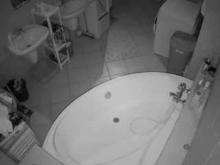 voyeurcam-julmodels-bath-1st-1 webcam model stream image