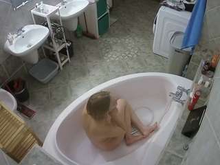 voyeurcam-julmodels-bath-1st-1 webcam model stream image