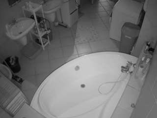 voyeurcam-julmodels-bath-1st-1 webcam model stream image