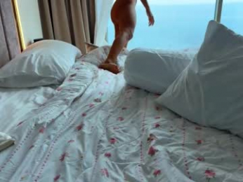 canikissyou_ webcam model stream image