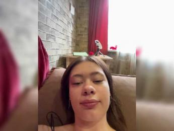 18YoungPussy18 webcam model stream image