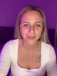 lunawolf21 webcam model stream image