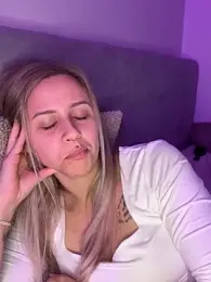 lunawolf21 webcam model stream image