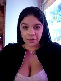 Layla-daring webcam model stream image