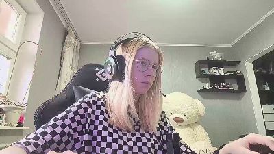 TraceeLiles webcam model stream image