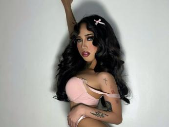 KriziaKinley webcam model stream image