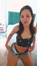 DarkhoneyX webcam model stream image