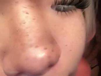 makemesquirt_xxx webcam model stream image