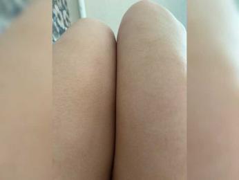 Alenka-may26 webcam model stream image