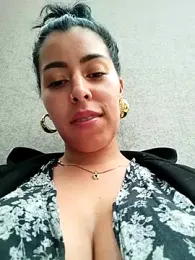 Luinna webcam model stream image