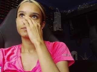 kelayabrunette webcam model stream image