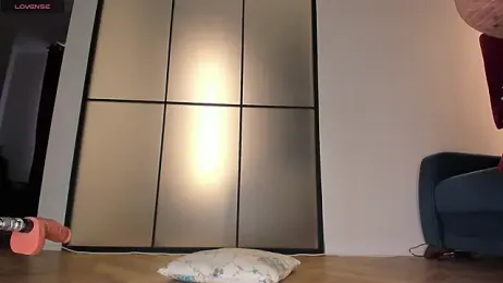 Lunaonekiss webcam model stream image