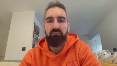 v1c70r1985 webcam cam4 model stream image