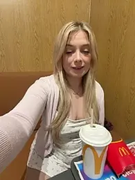 CherryAuroraa webcam model stream image