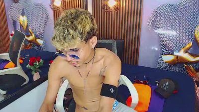 SkinnycuteAlyer webcam model stream image