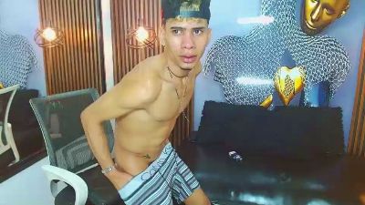 SkinnycuteAlyer webcam model stream image