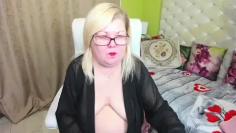 DoraMay webcam model stream image