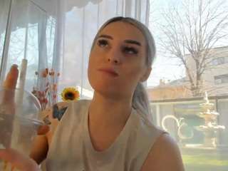 ella-vee webcam model stream image