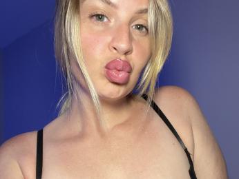 PeachyyBunnyy webcam model stream image