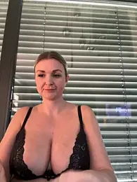 Bella-Tight webcam model stream image