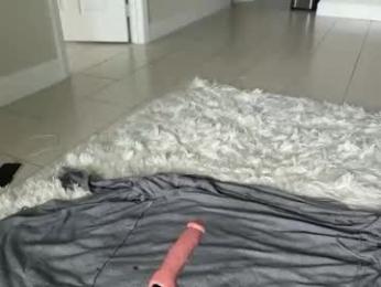 myles_isperfect webcam model stream image