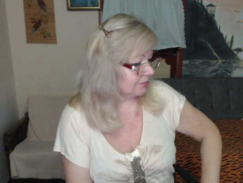 EvelynLoveShy webcam bongacams model stream image