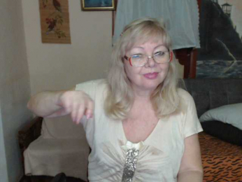 EvelynLoveShy webcam model stream image