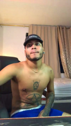 Crow_master00 webcam model stream image