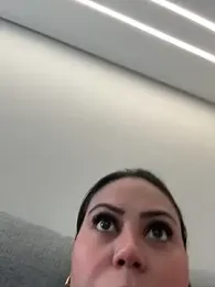 lariic webcam model stream image