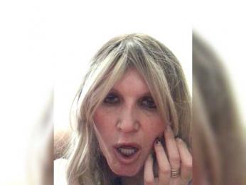 Kolibrii webcam model stream image
