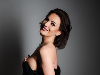 Selena webcam model stream image