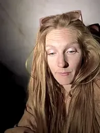 GoldenFlameGoddess webcam model stream image