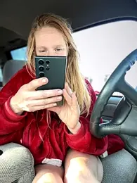 GoldenFlameGoddess webcam model stream image