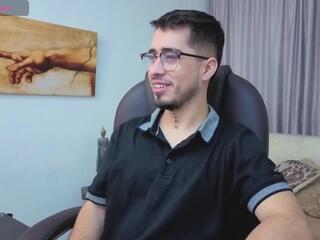 Tommas Johnson webcam model stream image
