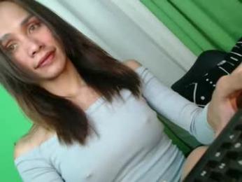 familystroke_twinny8 webcam model stream image