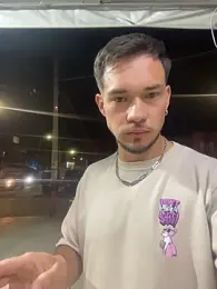 Leonardmoppet webcam model stream image