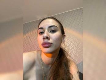 AAOneLove webcam model stream image