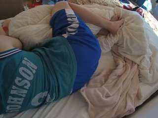 voyeurcam-julmodels-whitebed-1 webcam model stream image