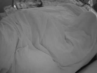voyeurcam-julmodels-whitebed-1 webcam model stream image