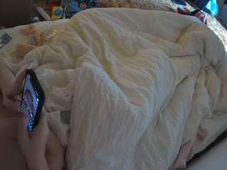 voyeurcam-julmodels-whitebed-1 webcam model stream image