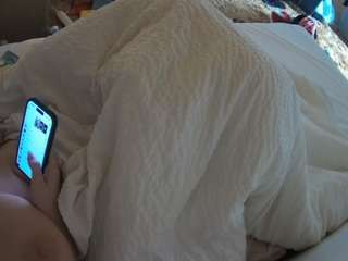 voyeurcam-julmodels-whitebed-1 webcam model stream image