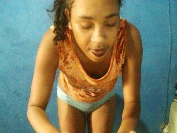 TriciaBella webcam model stream image