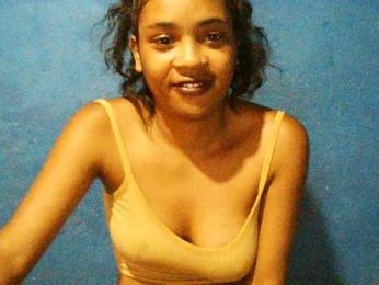 TriciaBella webcam model stream image