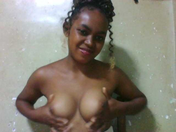 Elinah webcam model stream image