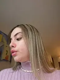 Alirawrz webcam stripchat model stream image